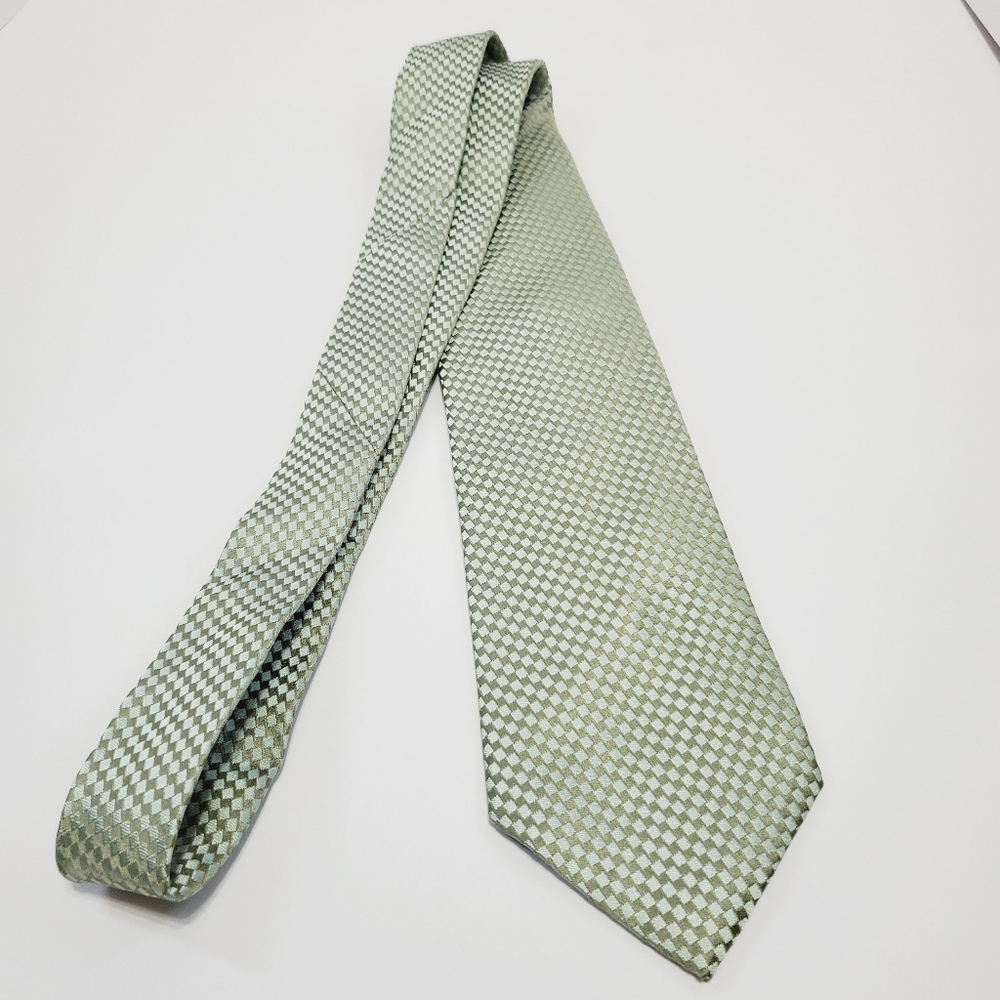 BCBG Necktie Green Geometric Pattern Men's Silk Neck Tie Jacquard Fabric - Picture 2 of 5